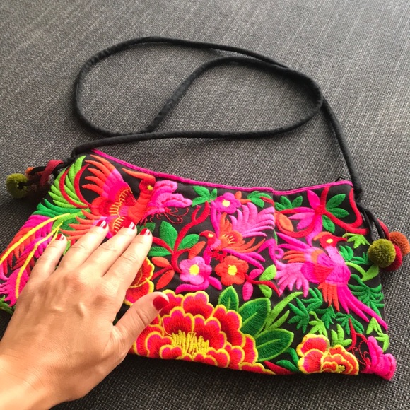 New Cross Body Bag from Thailand - Picture 4 of 6